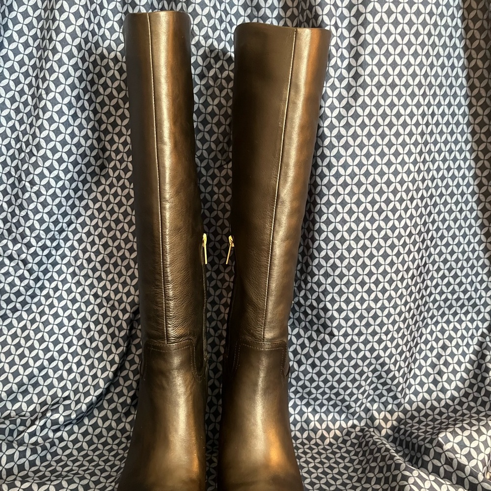 Gorgeous Vince Camuto Cristen boots, new without box. Size 8 - Picture 2 of 7